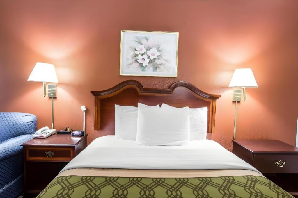 Econo Lodge South Гарнер Экстерьер фото