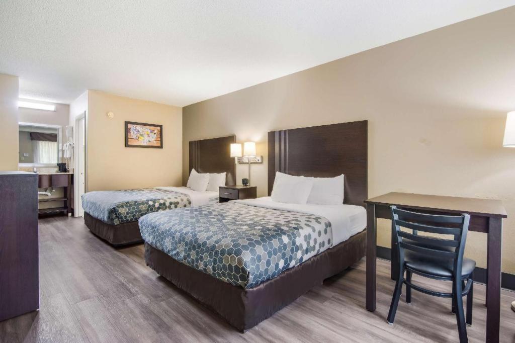 Econo Lodge South Гарнер Экстерьер фото