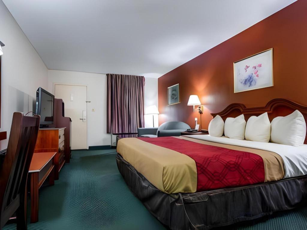 Econo Lodge South Гарнер Экстерьер фото