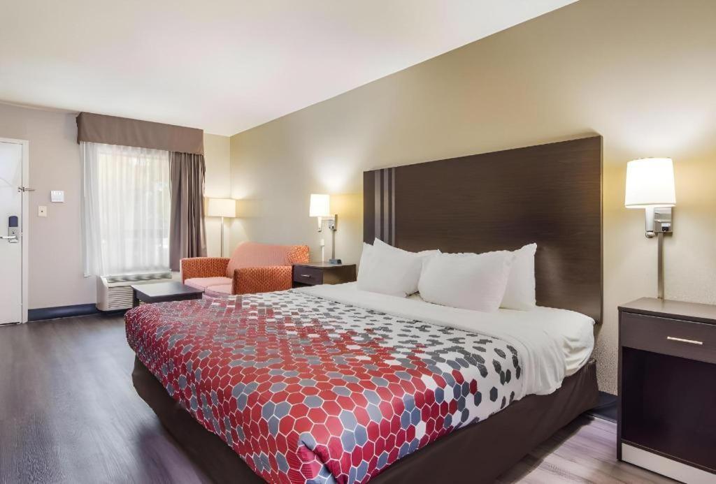 Econo Lodge South Гарнер Экстерьер фото