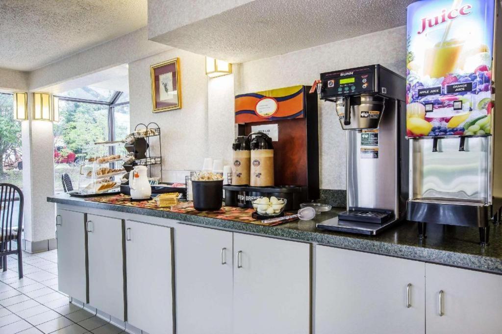 Econo Lodge South Гарнер Экстерьер фото